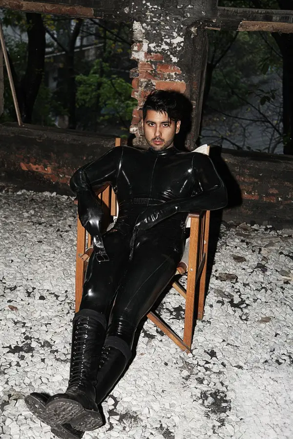 Latex Mens Bondage-Sleeved Catsuit Latex Mens Bondage-Sleeved Catsuit