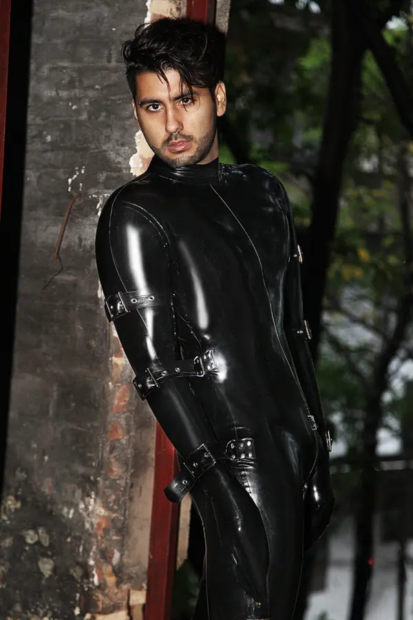 Latex Mens Bondage-Sleeved Catsuit Latex Mens Bondage-Sleeved Catsuit